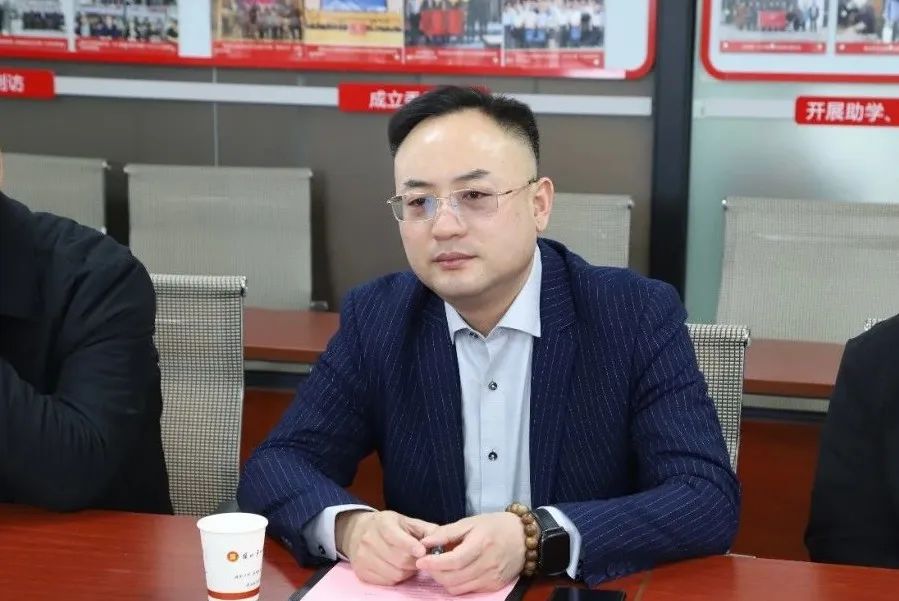 座谈会上,轮值会长郭斌对各位领导的到来表示热烈欢迎,郭会长详细介绍