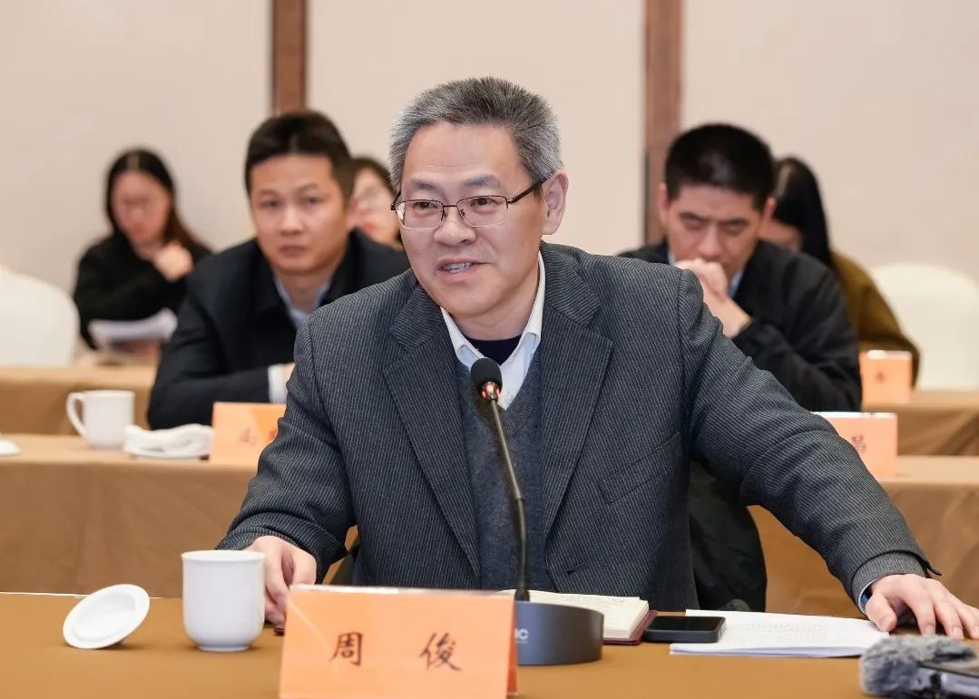 苏州市房地产商会会长,苏州市新沧浪房地产开发有限公司董事长史建华